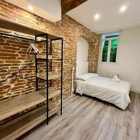 La Cave Toulousaine Апартаменты *